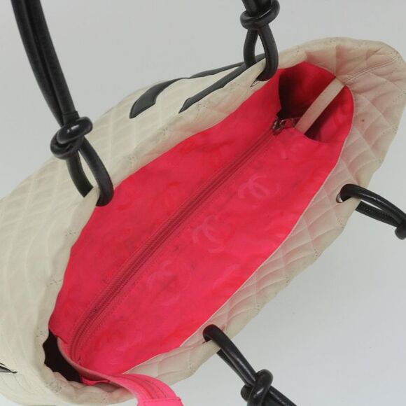 Pre Loved chanel Women White Tote Bags - Picture 6 of 8